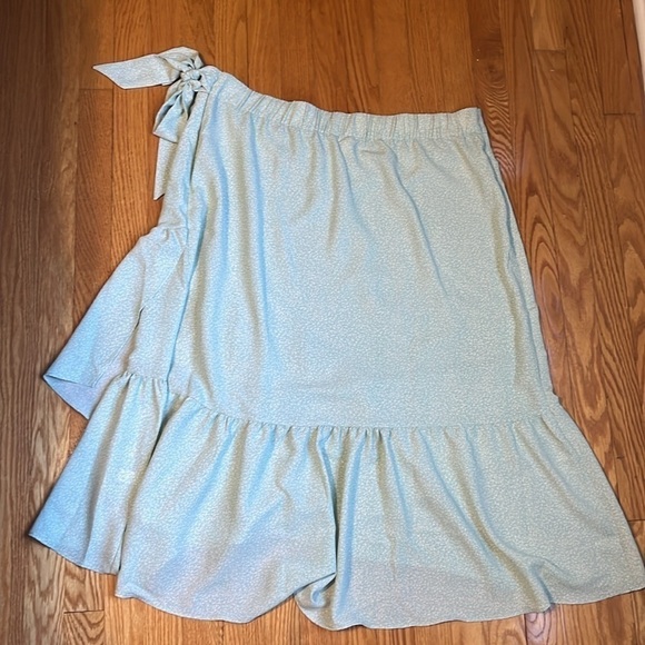 Gorgeous Lauren Conrad Mint Floral Side Zip Stretch Back Flowy Midi Skirt 1X - Picture 5 of 6